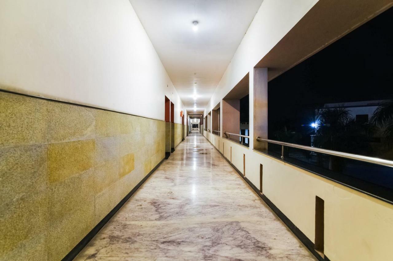 Oyo 48251 Dsr Grand Hotel Krishnagiri Eksteriør billede